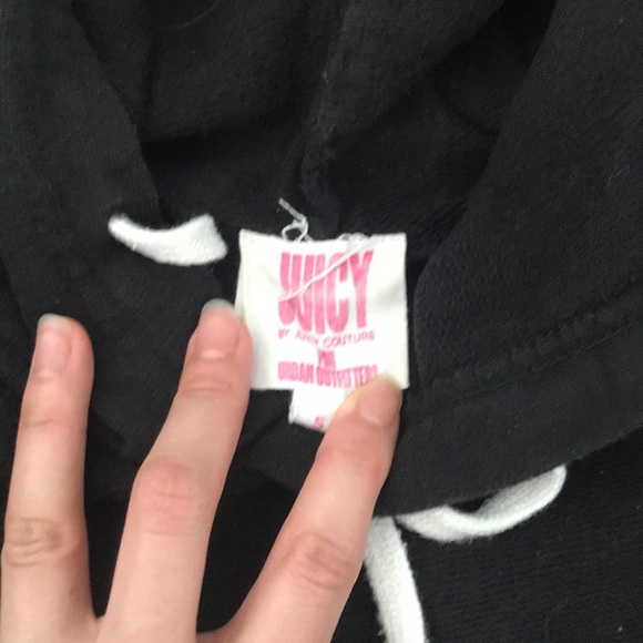 Black loose crop top from Urban Outfitters - Picture 2 of 3